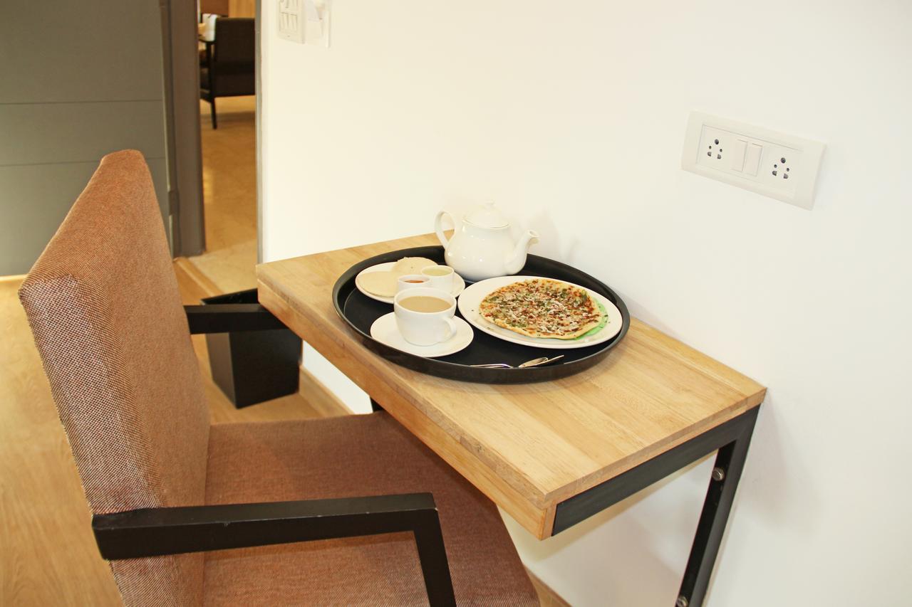 Oyo 13771 Executive Residency Hotel ปูเน่ ภายนอก รูปภาพ