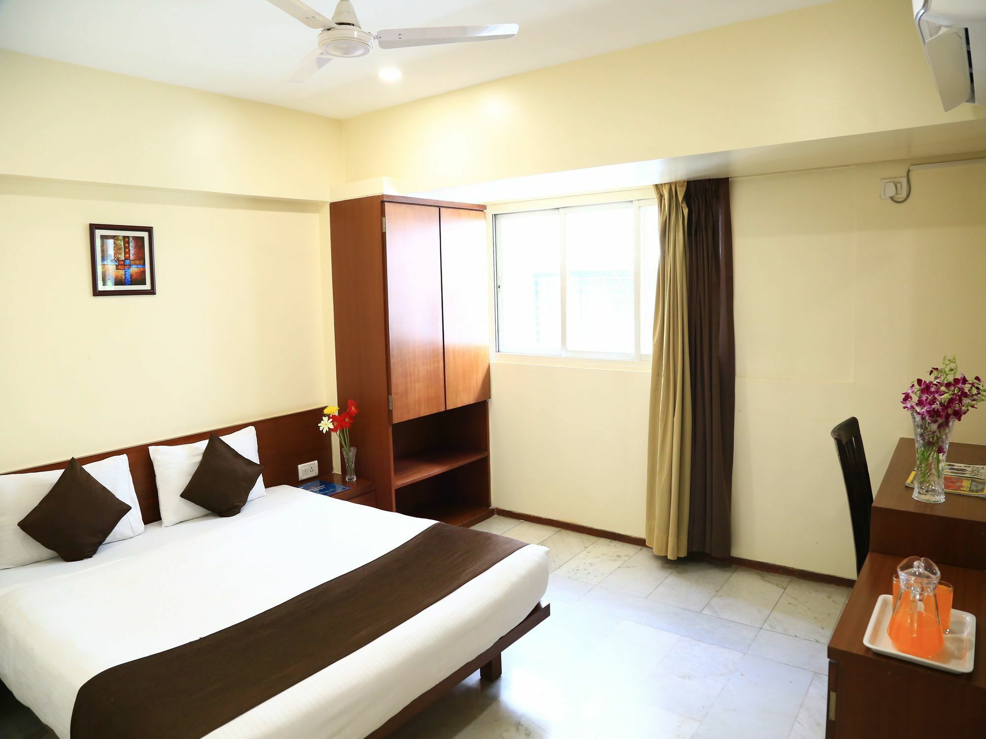 Oyo 13771 Executive Residency Hotel ปูเน่ ภายนอก รูปภาพ