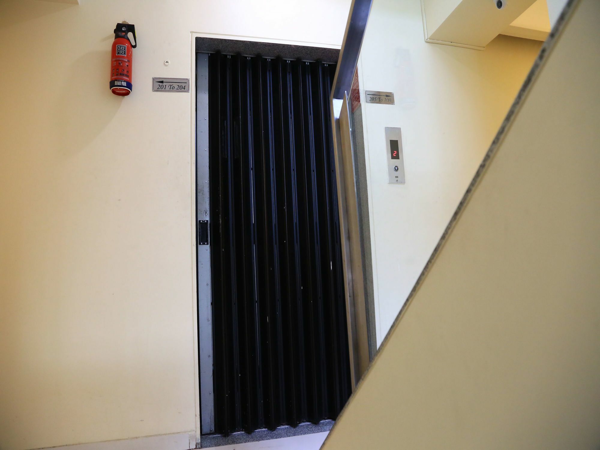 Oyo 13771 Executive Residency Hotel ปูเน่ ภายนอก รูปภาพ