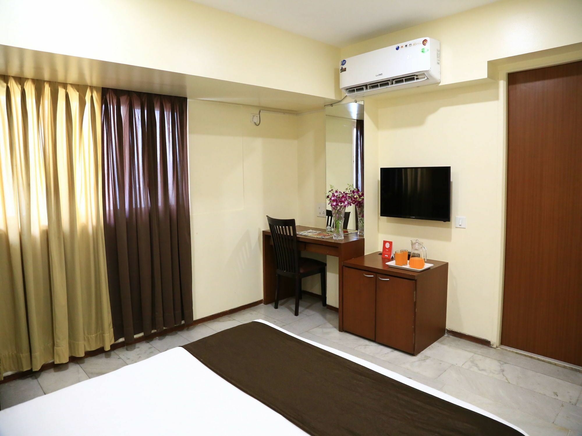 Oyo 13771 Executive Residency Hotel ปูเน่ ภายนอก รูปภาพ