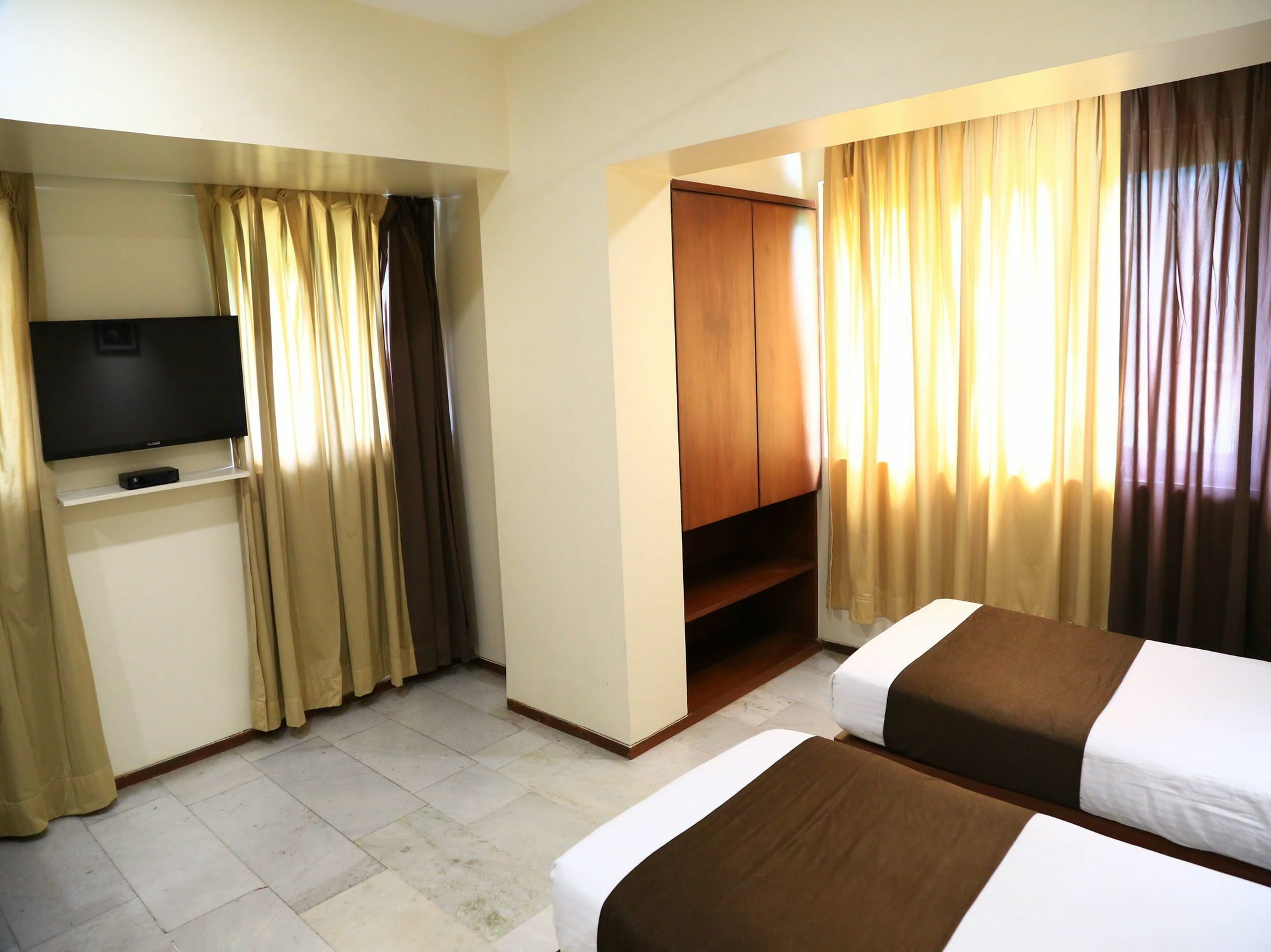 Oyo 13771 Executive Residency Hotel ปูเน่ ภายนอก รูปภาพ
