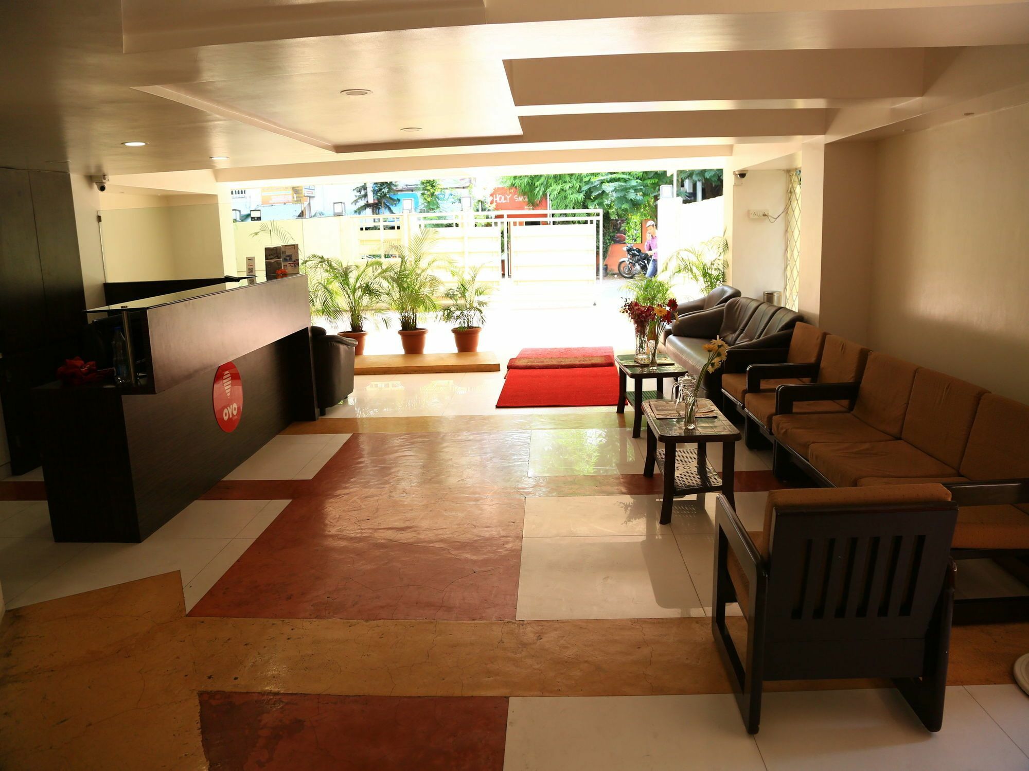 Oyo 13771 Executive Residency Hotel ปูเน่ ภายนอก รูปภาพ